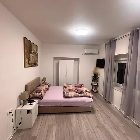 Lana & Ella Apartment