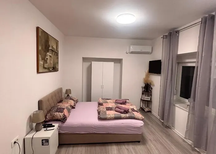 Lana & Ella Apartment